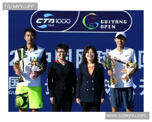 对话杨芳:回顾她的网球生涯与成长历程的精彩瞬间 对话杨芳:回顾她的网球生涯与成长历程的精彩瞬间