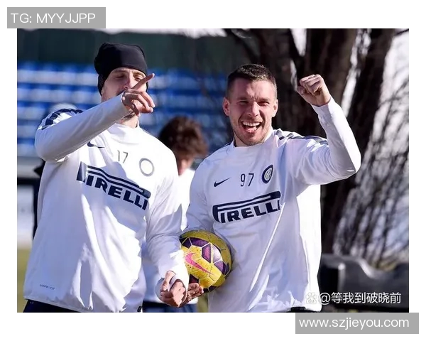 日本足球明星身穿球衣展现风采与激情引领足球热潮 日本足球明星身穿球衣展现风采与激情引领足球热潮